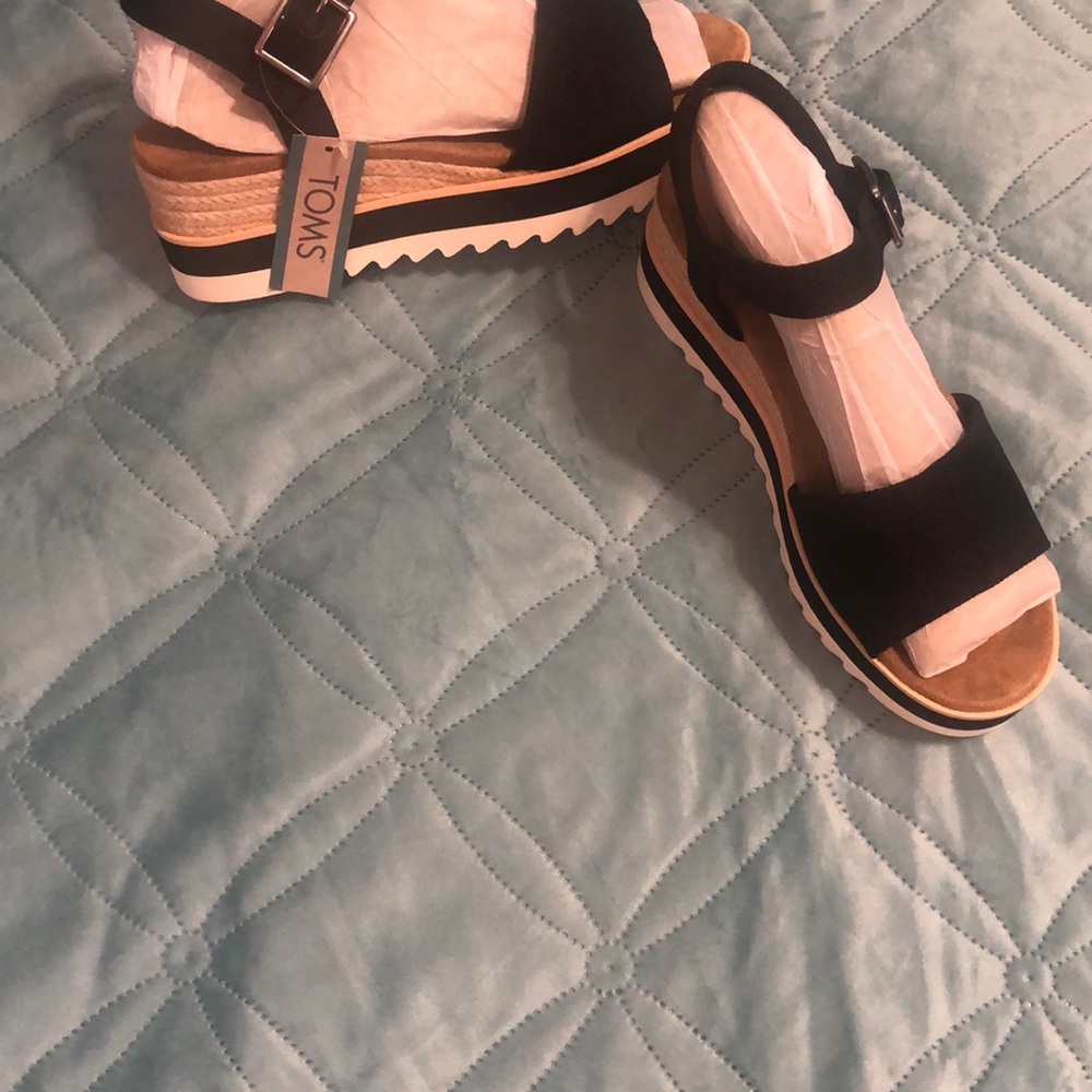 Toms Black Wedge Sandals with Modern Zigzag Sole